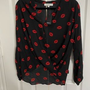 Lip blouse